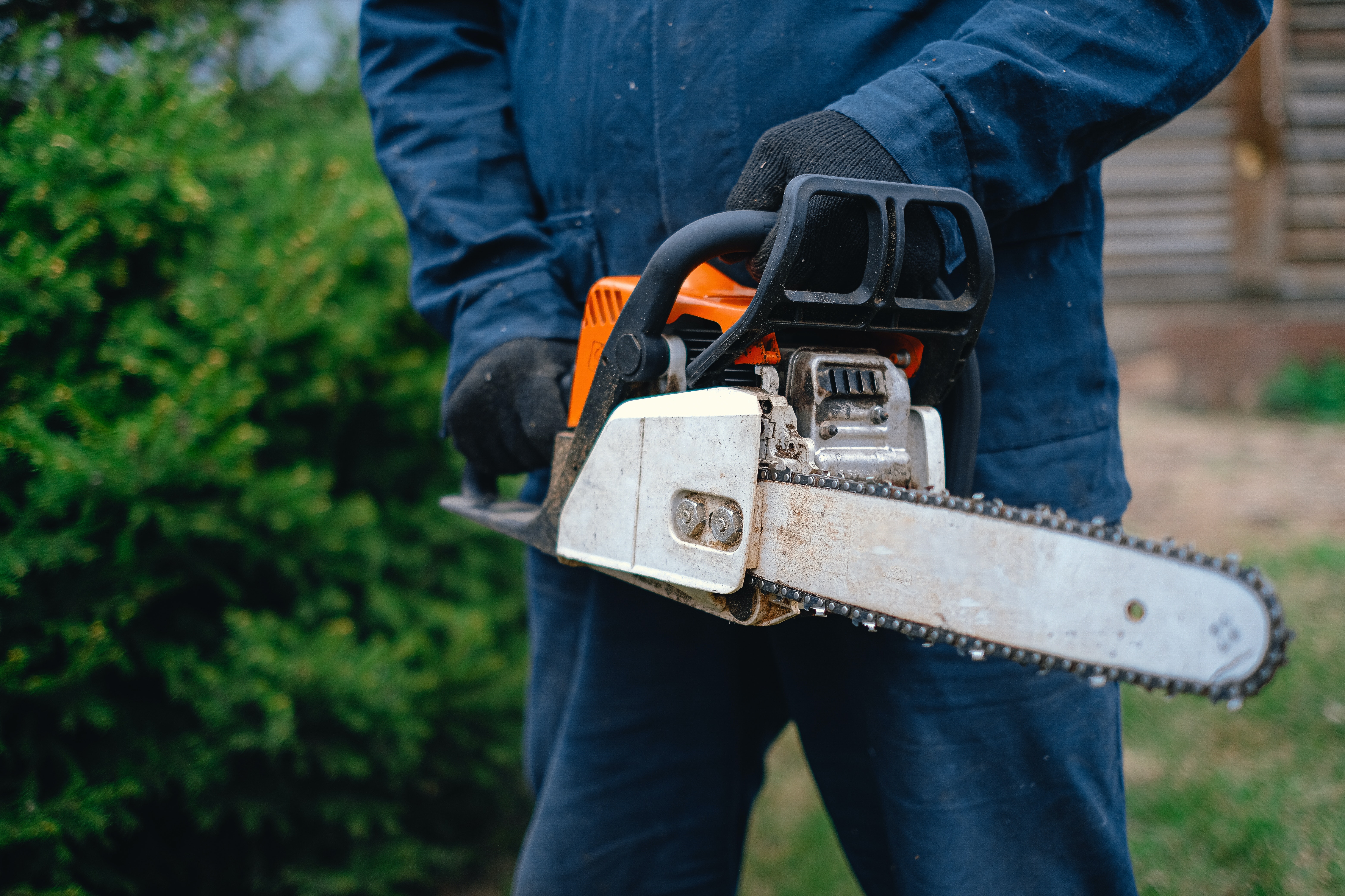 how to do chainsaw maintenance